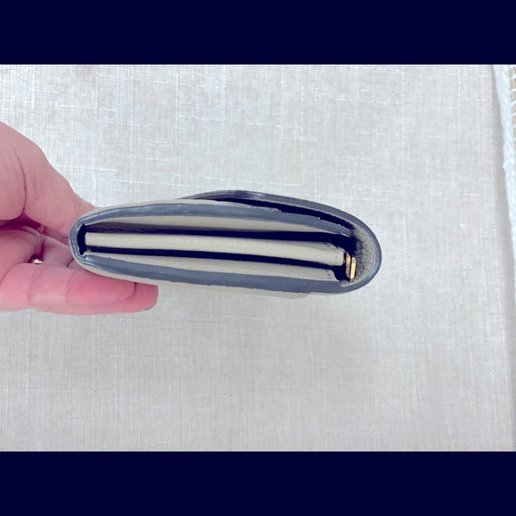 LV Sarah Wallet - Picture 9 of 13